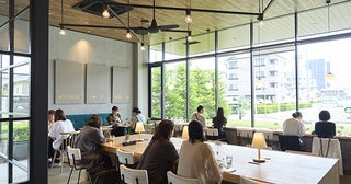 コーヒーで旅する日本／関西編｜焙煎卸の老舗がイメージ一新。和歌山初の試みの数々で地元ファンの裾野を広げる「とびだす焙煎所」