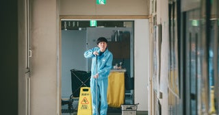 安田章大は黙々と仕事に向き合い、のんは寝癖のまま出勤!?「平行と垂直」兄妹それぞれの日常を映した本編映像を公開