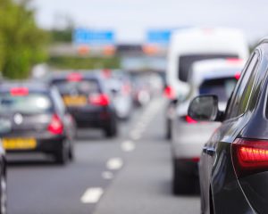 “あおり運転”してきた車から降りてきたのは、見覚えのある男性…青ざめた表情で平謝りされたワケ――3連休ベスト