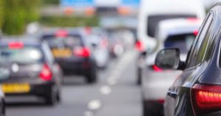“あおり運転”してきた車から降りてきたのは、見覚えのある男性…青ざめた表情で平謝りされたワケ――3連休ベスト