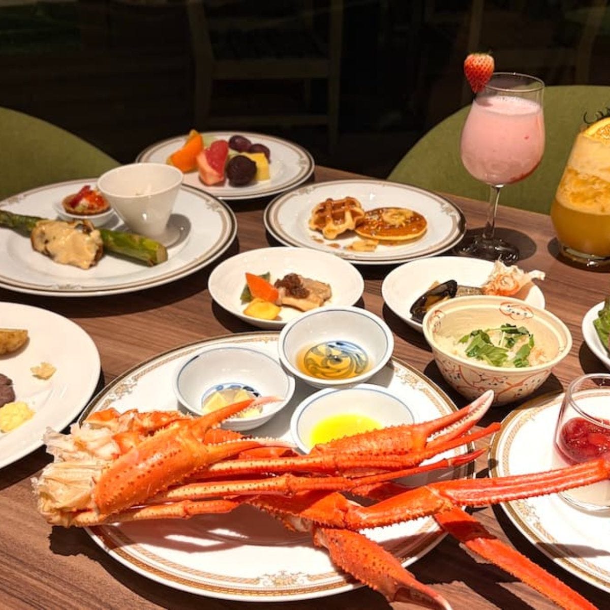 グランドニッコー東京 台場の蟹ビュッフェを実食！トゲズワイ蟹の食べ放題や、巨大な春のアスパラガスも