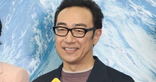 宇宙人と公表した角田晃広“高橋”がグニャッと曲げた10円玉片手に「信じてくれた？」＜ホットスポット＞