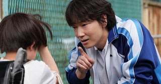 綾野剛、柴咲コウの不穏すぎる対比の真意とは？『でっちあげ～殺人教師と呼ばれた男』予告映像