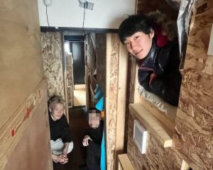 都内で“家賃1.9万円”の激安シェアハウスに住む20代男性の生活「無理して稼ごうとは思わない」同じカレーを1週間食べることも