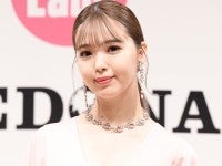 藤田ニコル、抱っこ紐で第1子とお出かけ「なんて幸せなお写真」「お母さんだなんて思えないかわいさ」