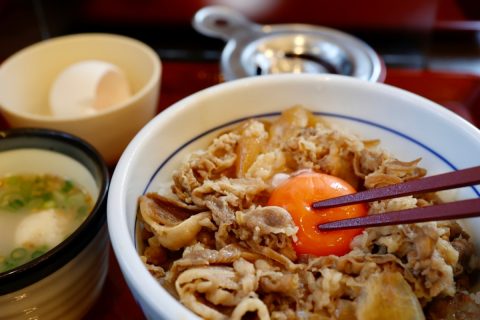 夫が「吉野家の株主優待のために30万円投資した」と言っていました。 毎日吉野家でランチするつもりらしいですが、本当にお得になるのでしょうか？