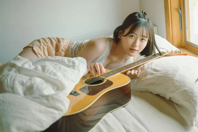 「イキヅライブ！ LOVELIVE! BLUEBIRD」で麻布麻衣役の声優を務める遠藤璃菜が初のデジタル写真集を発売！「撮影で制服を着て、1日だけJKに戻れた気がして楽しかったです！」