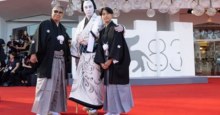 市川團十郎、史上初！ベネチア映画祭レッドカーペットに歌舞伎衣装で世界を魅了「炭治郎のベースはこっち！」