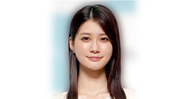 「ミニワンピ×“脚線美”ロングブーツ」…生見愛瑠、ストレートヘアでガウン姿に「カッコかわいい」の声