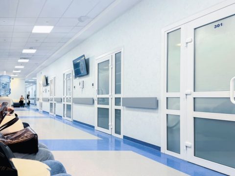 子どもの“急な発熱”で「歯医者を当日キャンセル」すると…実は「キャンセル料3000円」請求されるって本当!? これまで払ったことないのにナゼ？ キャンセル料が発生する病院の見分け方