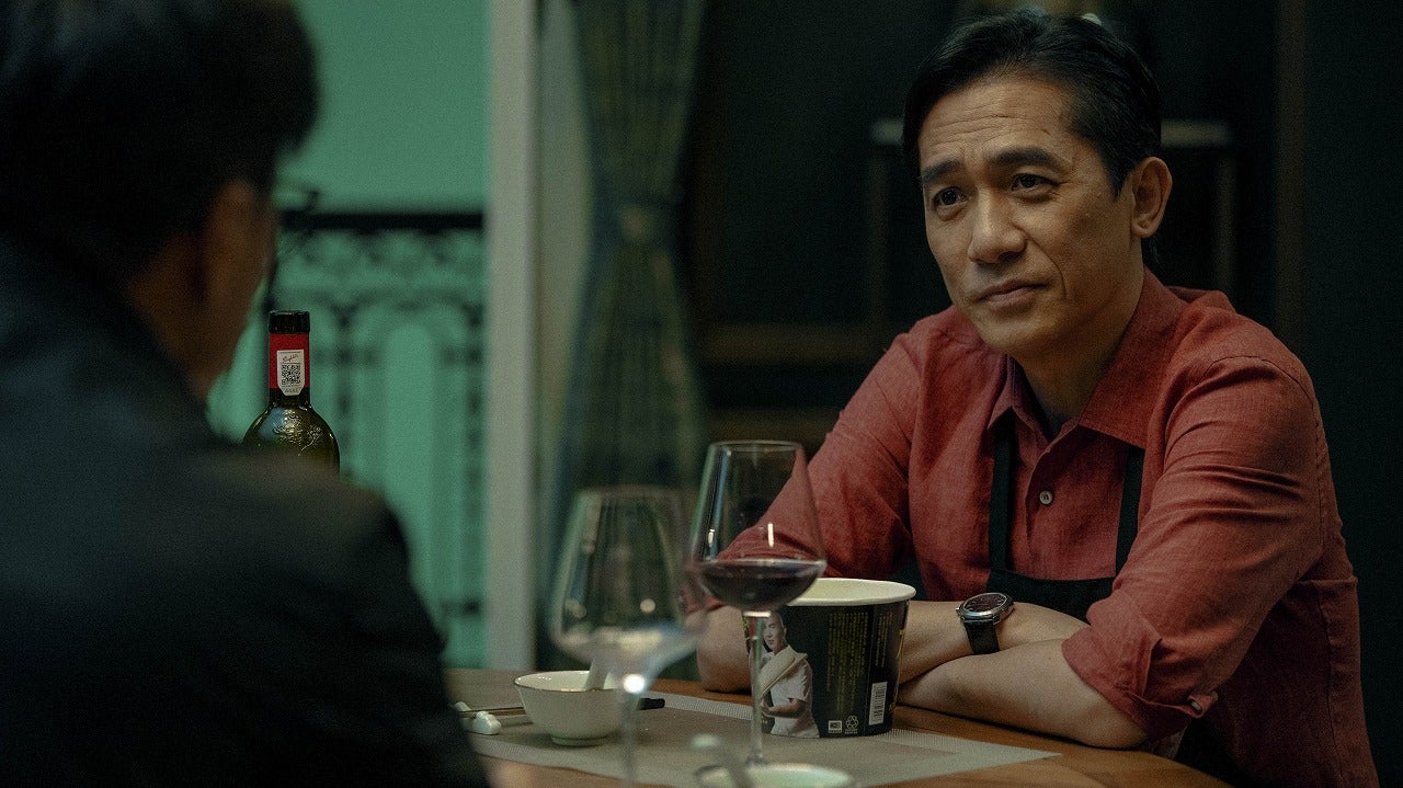 トニー・レオン主演のアクションスリラー「フォックス・ハント」、新場面写真とオルタナティブ予告を披露