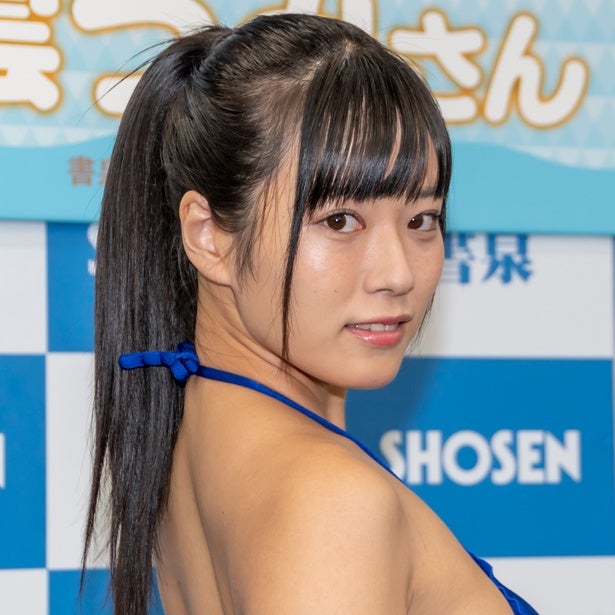両大腿部の隙間から鼠径部くっきりの付け根あらわ…東雲うみ、溢れるGカップ姿に「大胆すぎて困る」
