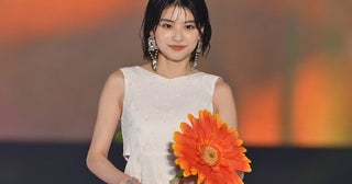 出口夏希、純白ワンピ＆大ぶりアクセで存在感「non-no」モデルとして初ランウェイ【GirlsAward 2025SS】