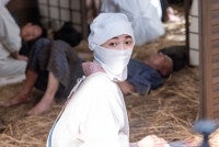 明日の『風、薫る』“りん”見上愛、避病院の環境を整えて看病婦たちに指示を出す