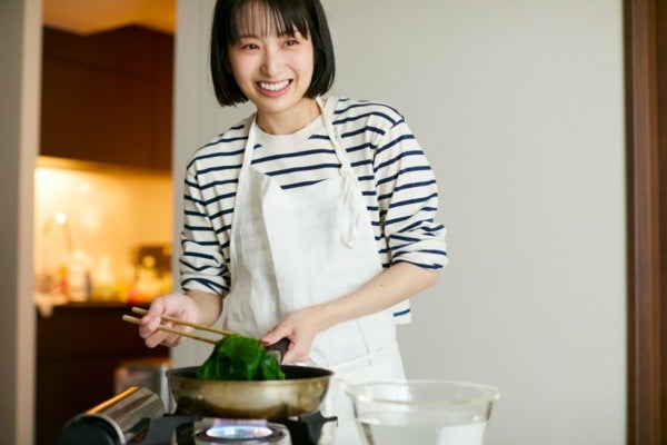料理家・長谷川あかりが『Quick Japan』表紙に登場！50ページの大特集。SP対談に野木亜紀子・黒木華、エッセイマンガを谷口菜津子が描き下ろし
