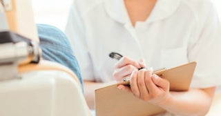 社会人1年目です。「健康診断の費用は自己負担」と会社からいわれたのですが、“会社負担”とどちらが「一般的」なのでしょうか？
