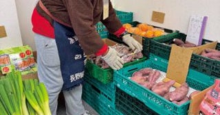 小松菜10円、大根99円…物価高なのに“異様に安い青果店”が成立する意外なワケ。B級品を買い叩くことはしない
