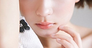 注目女優・畑芽育の透明感の秘密に迫る「ViVi」6月号登場
