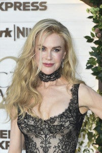 ニコール・キッドマン、黒レースドレスで妖艶なルックアトリエ ヴェルサーチェまとう