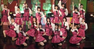 AKB48の次世代を担う17～19期生。気迫のパフォーマンスで会場を盛り上げた！