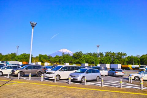 夫婦で大阪から「東京ディズニーリゾート」へ旅行予定！「新幹線＋ホテル」なら“約10万円”ですが、夫は「車でSAに泊まれば7万円」と言います。本当にそこまで節約できるでしょうか？