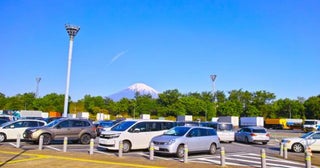 夫婦で大阪から「東京ディズニーリゾート」へ旅行予定！「新幹線＋ホテル」なら“約10万円”ですが、夫は「車でSAに泊まれば7万円」と言います。本当にそこまで節約できるでしょうか？