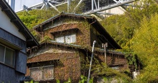 家計の見直しで車を手放す話をしていたら、夫に「それより空き家の実家に年間30万円かかってるよね」と言われました。使っていない実家を売れば、支出はどれくらい減らせるのでしょうか？