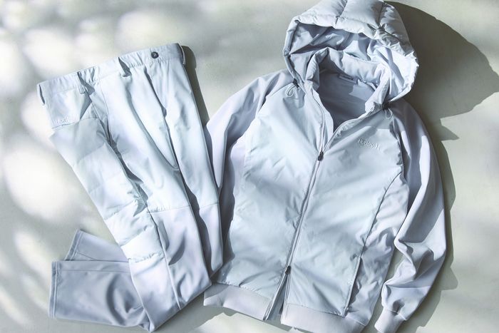 スタイルよく見えてスイングもしやすい！ 「ハーレー」の中綿入りセットアップが冬ゴルフで大活躍