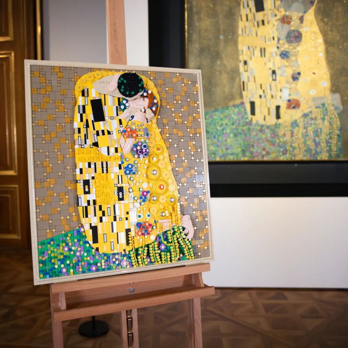 質感のあるクリムトの絵をインテリアに美術館とコラボしたレゴ（R）アートが登場