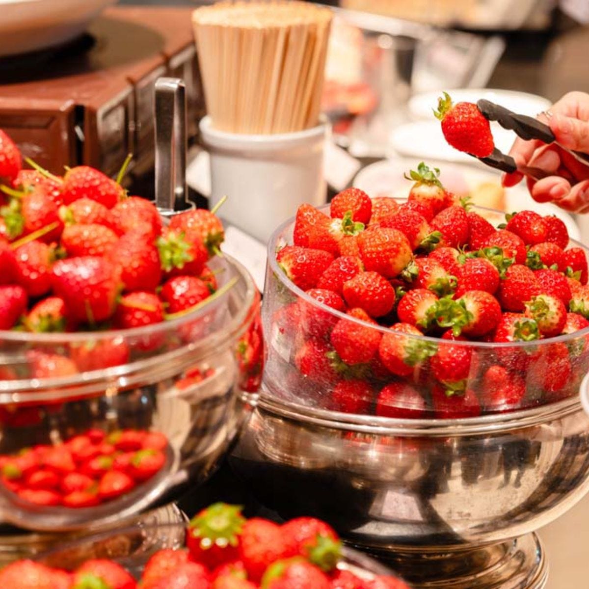 ホテル インターコンチネンタル 東京ベイのいちごビュッフェを実食。いちご食べ比べや限定ナポレオンパイも