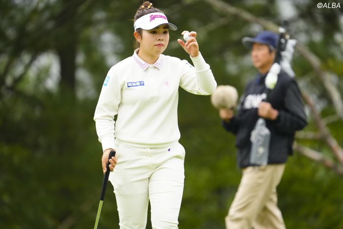 山下美夢有が単独首位で週末へツアー撤退表明の上田桃子は予選落ち