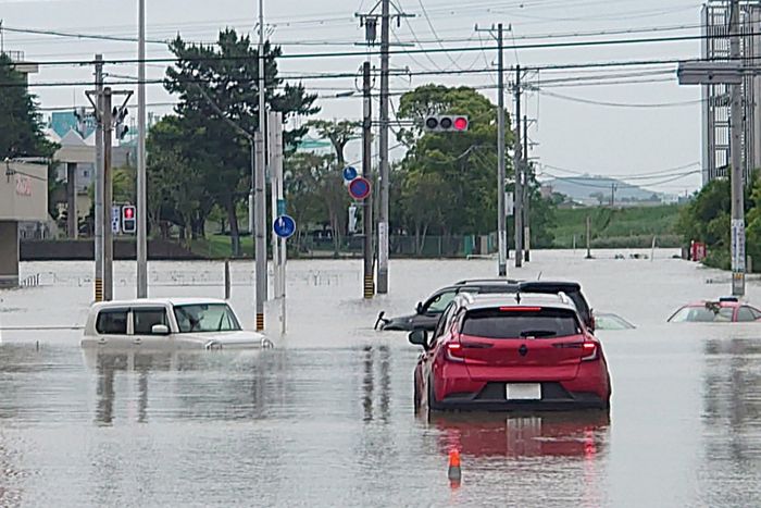「行けるだろう」が命取りに！ ゲリラ豪雨の冠水でクルマを即死させない「撤退」の判断基準