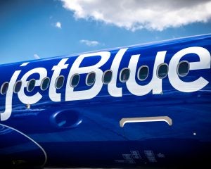 米・航空会社のミスで露呈した「AI値上げ」の真実。AIが”高くても買う人”を勝手に選んでいた