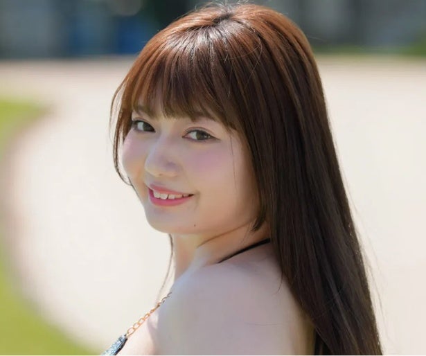 青い血管浮かぶ悩殺100センチHカップ…橋村依里南、下にハミ出すボリューミーな全身姿に「キュート」