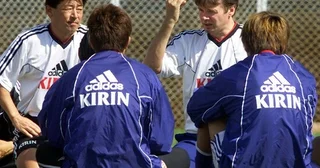 【サッカー日本代表ベストゲーム】「中村俊輔と小野伸二を一緒にプレーさせた。私のベストゲームのひとつ」。トルシエは日本での始動となる２試合で能力を証明した