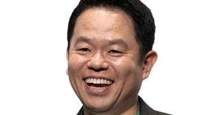 ダイアン・津田、巨大スイカとのツーショットを披露も「身長173センチ」発言にファンからサバ読みのツッコミ
