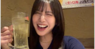 「はち切れそう」172cm美女インフルエンサー、“阿部寛”級の豪快な飲みっぷりに反響
