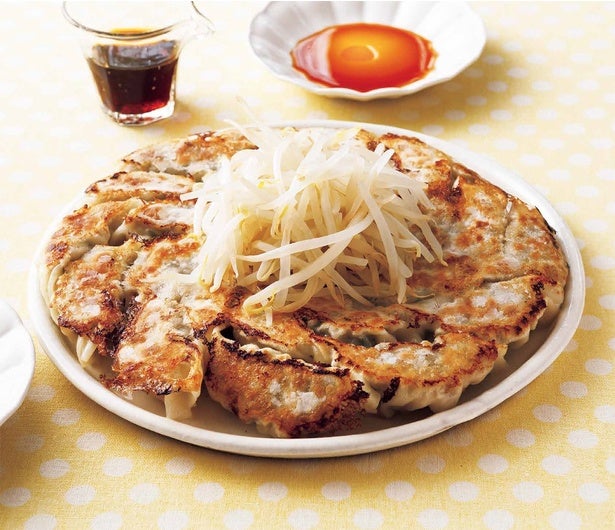 もやしたっぷりで節約、だけどボリューム満点で食べごたえ◎！「ダブルもやし餃子」