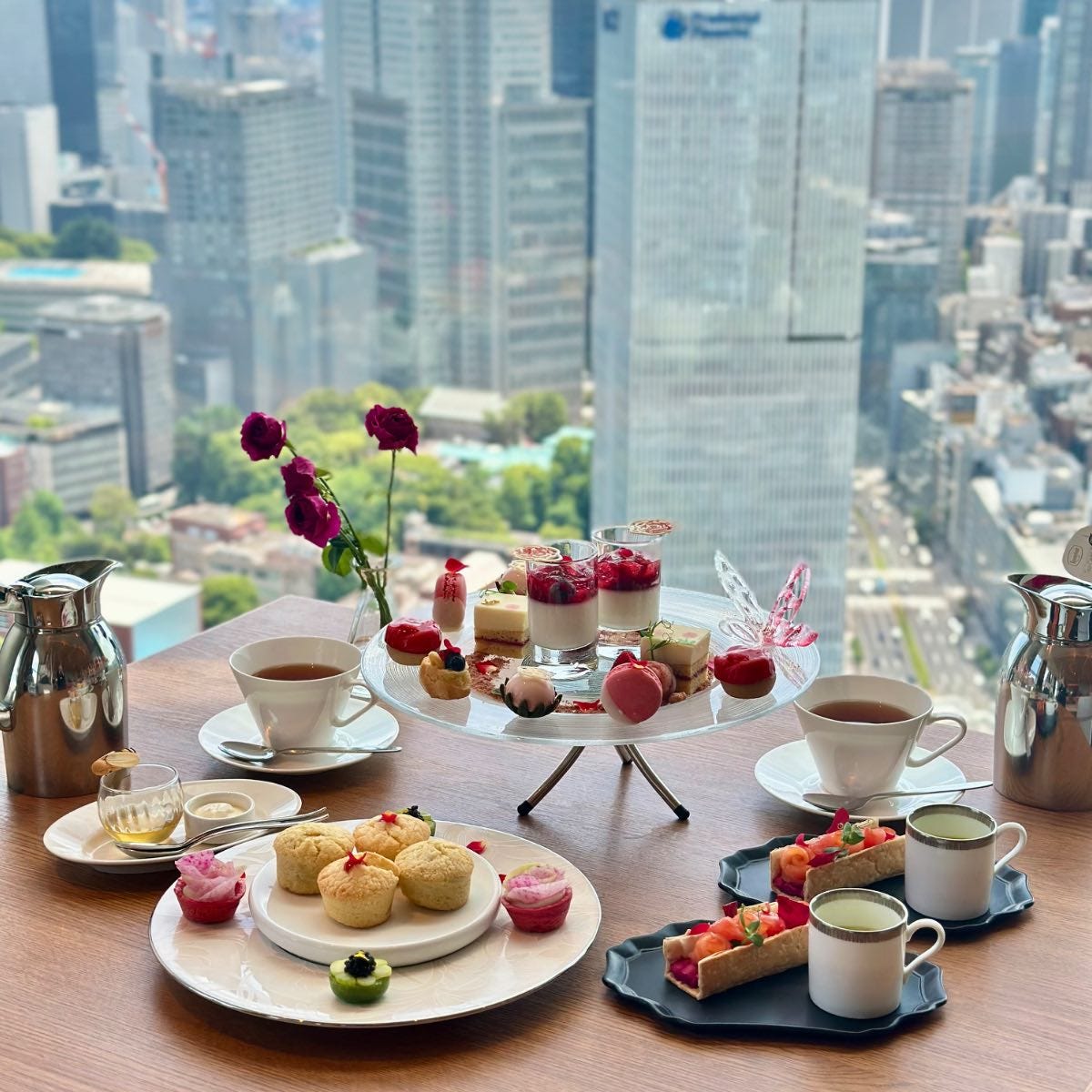 ザ・プリンスギャラリー 東京紀尾井町「Floral Blossom Afternoon Tea ～Rose～」を体験。都会の特等席でバラ香る優雅なひととき
