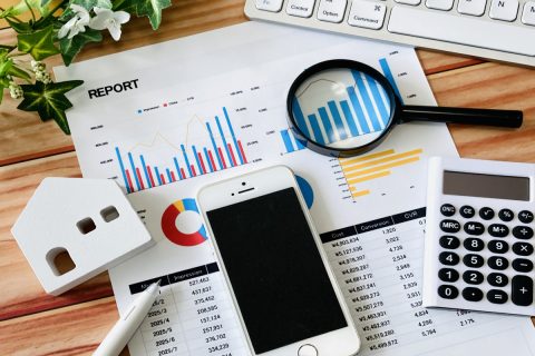 父の死後「葬式代だから大丈夫」と、口座から“100万円”引き出した母。「口座凍結されるから」とのことですが、相続前なのに問題ないでしょうか？ 引き出し時に“注意が必要なポイント”とは