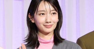 波瑠“ルナ”の“着物コレクション第3弾”最終回での白い着物姿に「本当に美しい」「品があってほれぼれ」の声＜月夜行路＞