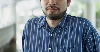 他者との違いを楽しみ、独自の視点で日常を軽やかに生き抜くための一冊！『斜め45度の処世術』（著：小川哲）