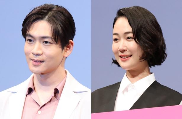 黒木華“茉莉”＆松下洸平“流星”の幼なじみコンビ、同じ座り方で談笑するオフショットに「恋しい」の声＜銀河の一票＞