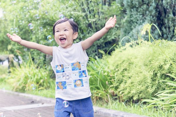 遊びながら学ぶ！子ども服ブランド「MOONSKIP」の新作は「しりとりタンクトップ」