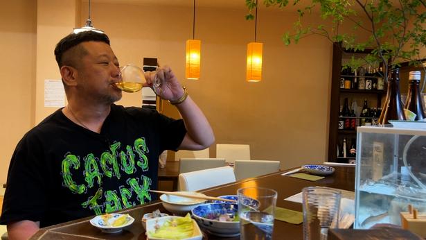 ケンドーコバヤシ、旬な食材を使った絶品料理と店主との軽快なトークに上機嫌＜ケンコバのほろ酔いビジホ泊 全国版＞