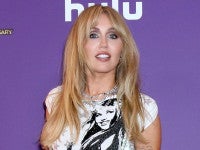 マイリー・サイラス「全て水に流した」不仲が伝えられた父と『ハンナ・モンタナ』20周年特別番組で再共演