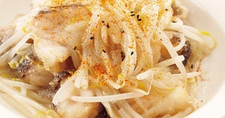 七味唐辛子がポイント！ピリっと辛いあんかけがおいしい「たらのピリ辛もやしあんかけ」