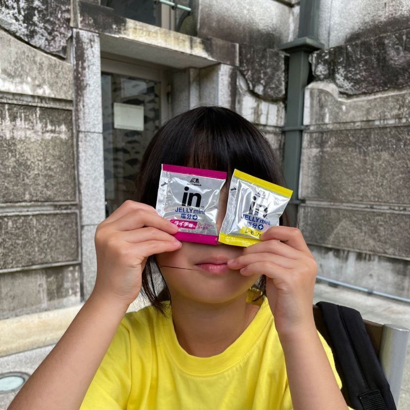 子どもは食べてくれる？ 持ち運びやすさは？ 夏のおでかけにミニゼリーを持っていってみた。親子で徹底レビュー！