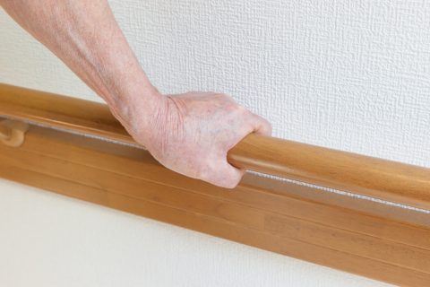 親の介護で実家に「手すり」や「スロープ」を自腹で設置！補助金“最大20万円”をもらえると知らなかったので残念です…。後から受け取ることはできないのでしょうか…？