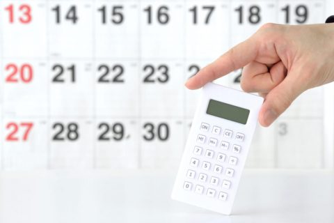 65歳から年金をもらいながら再雇用で「月30万円」の予定です。稼ぎすぎると損をすると聞きますが、収入を調整したほうがいいでしょうか？